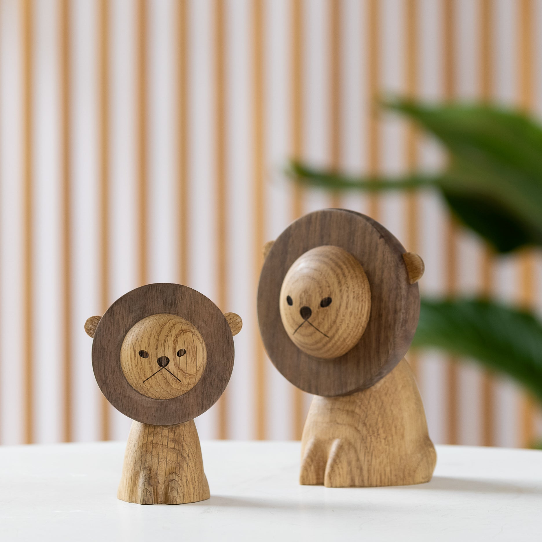 Löwe aus Eiche/Nussbaum